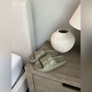 H&M Olive Green Pool Slides Size 6-7 Worn Once